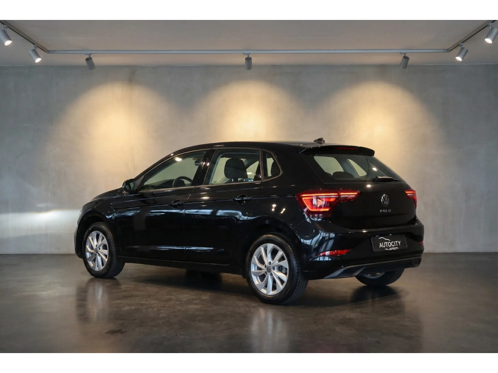 52072597-2.jpg
