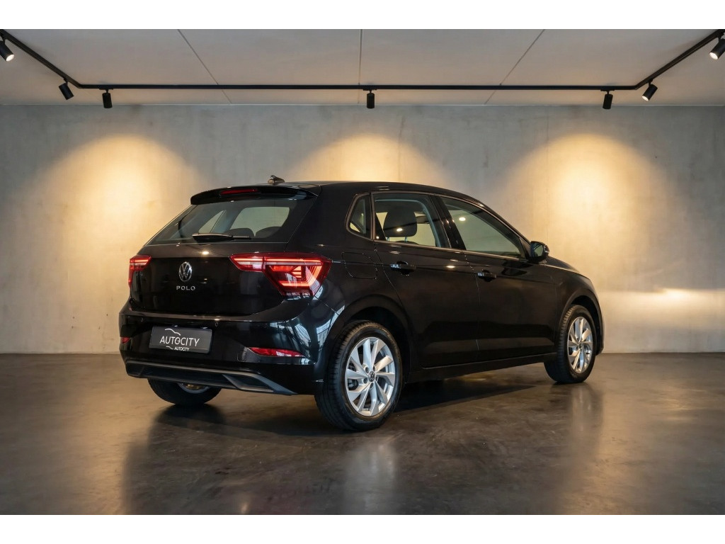 52072597-3.jpg
