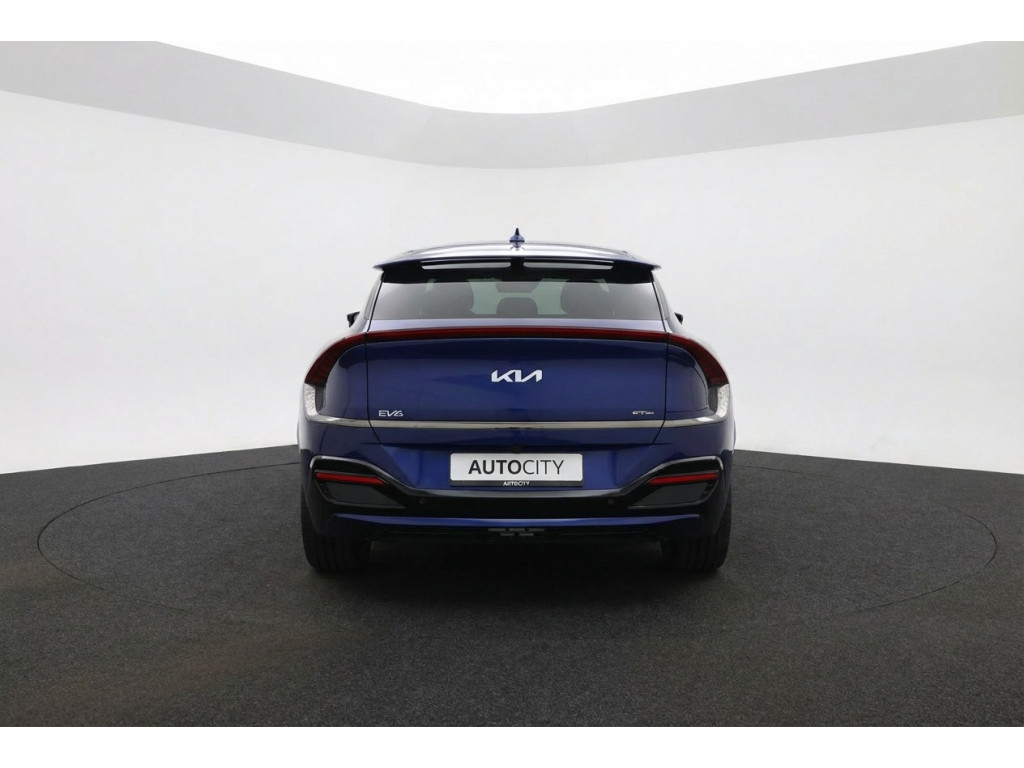 52617708-3.jpg