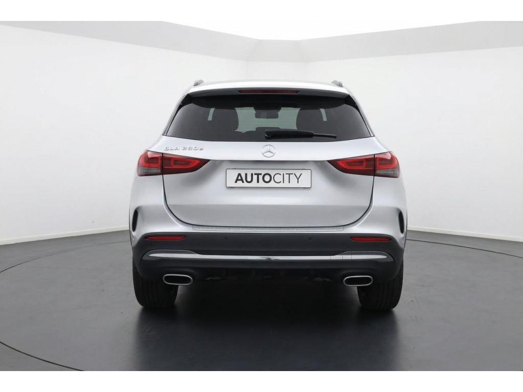 52619364-3.jpg