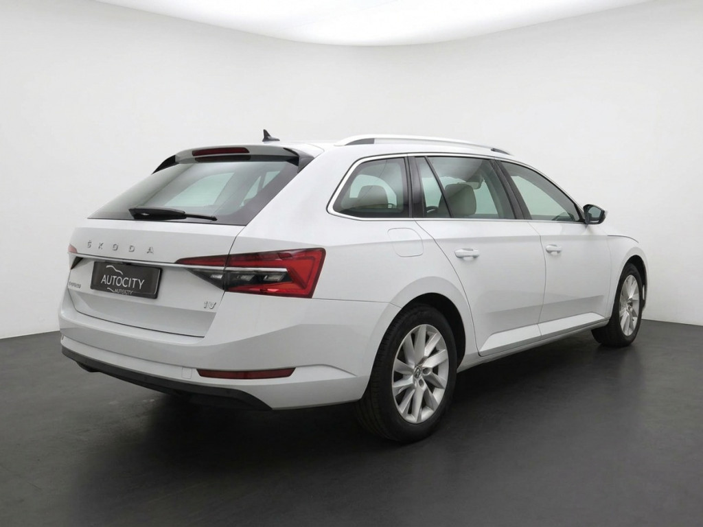 54198861-3.jpg