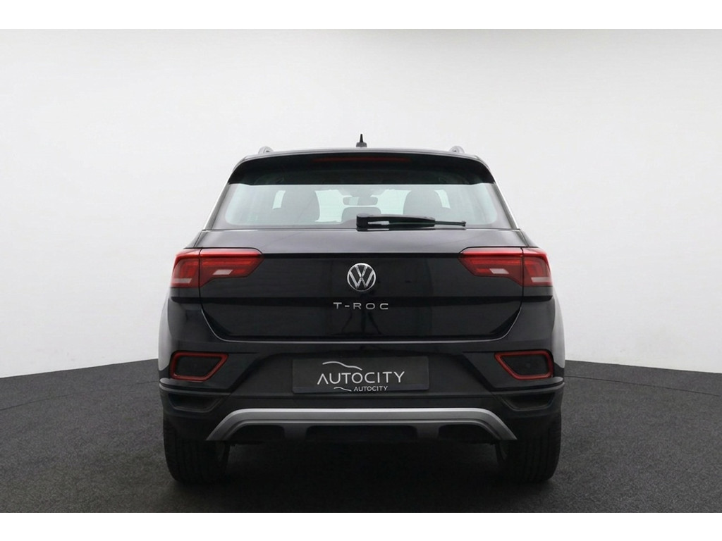 55527388-3.jpg