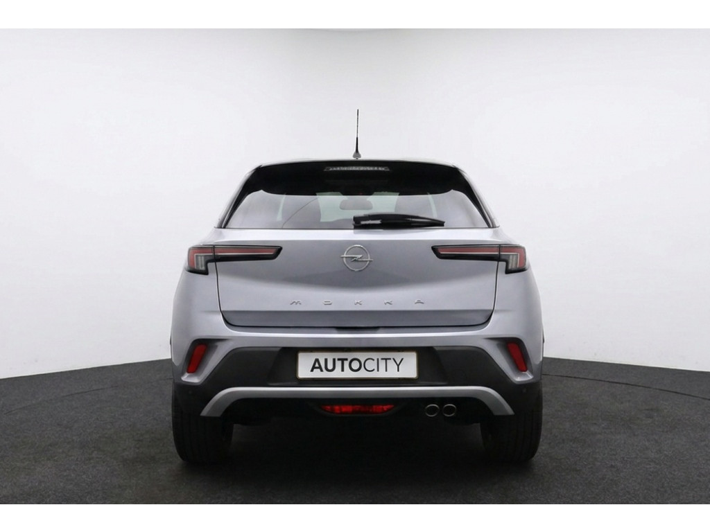 56401880-3.jpg