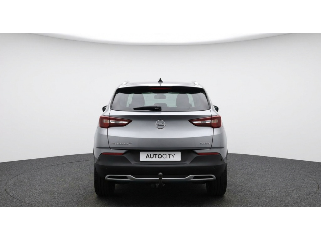 56611406-3.jpg