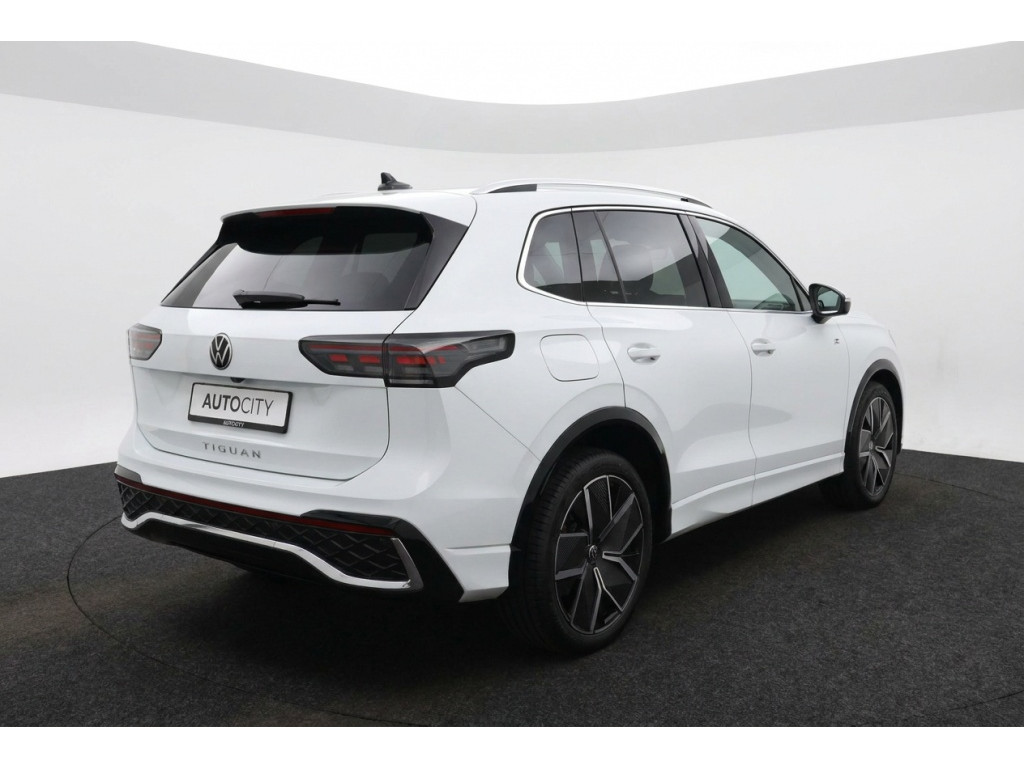 56689382-2.jpg
