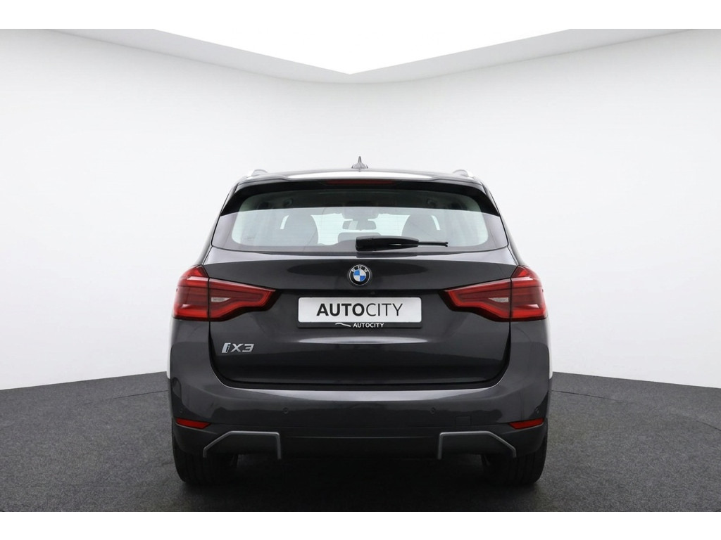 56888435-3.jpg