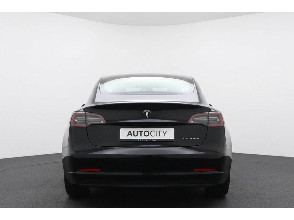 56916288-3.jpg