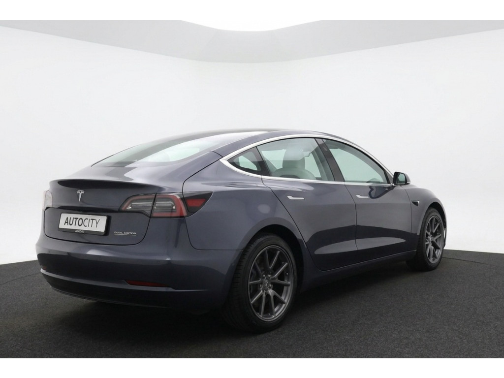 57107391-2.jpg
