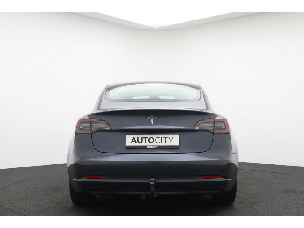 57208498-3.jpg