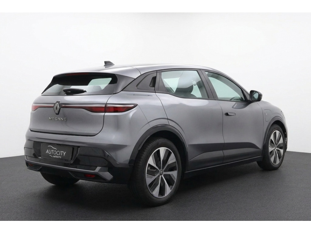 57644087-2.jpg